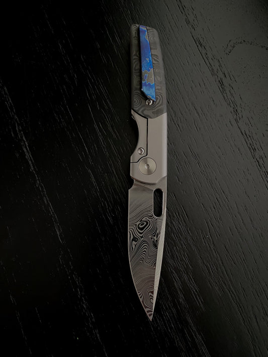 Damasteel Mini Sweeney (Dunes Fat Carbon)