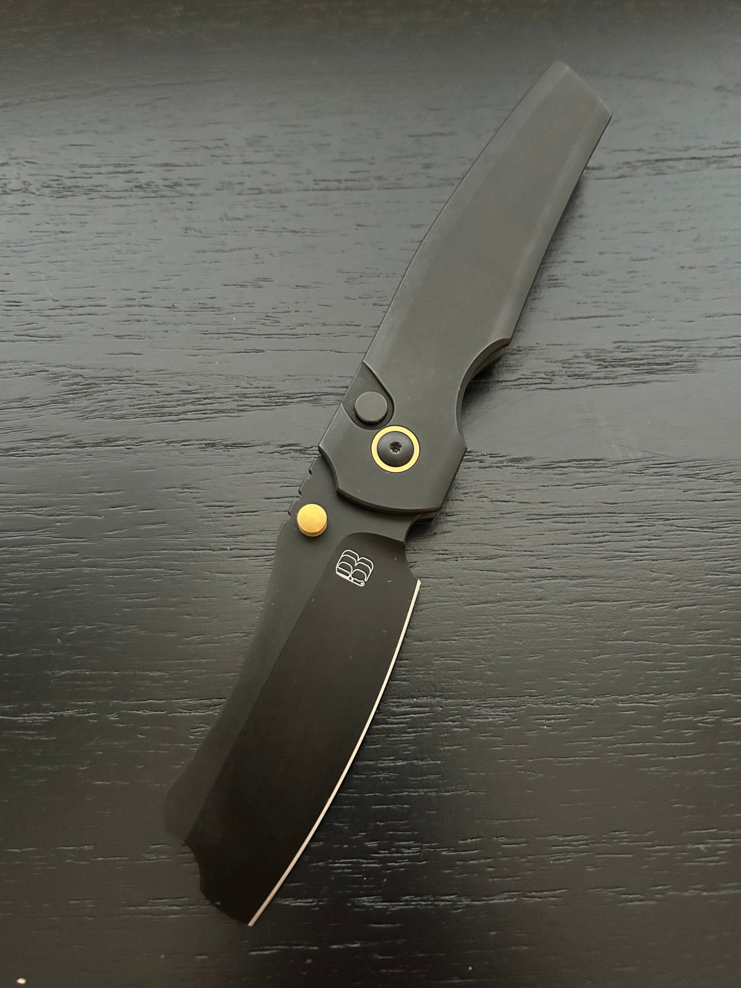 Button Barber - Black With Gold