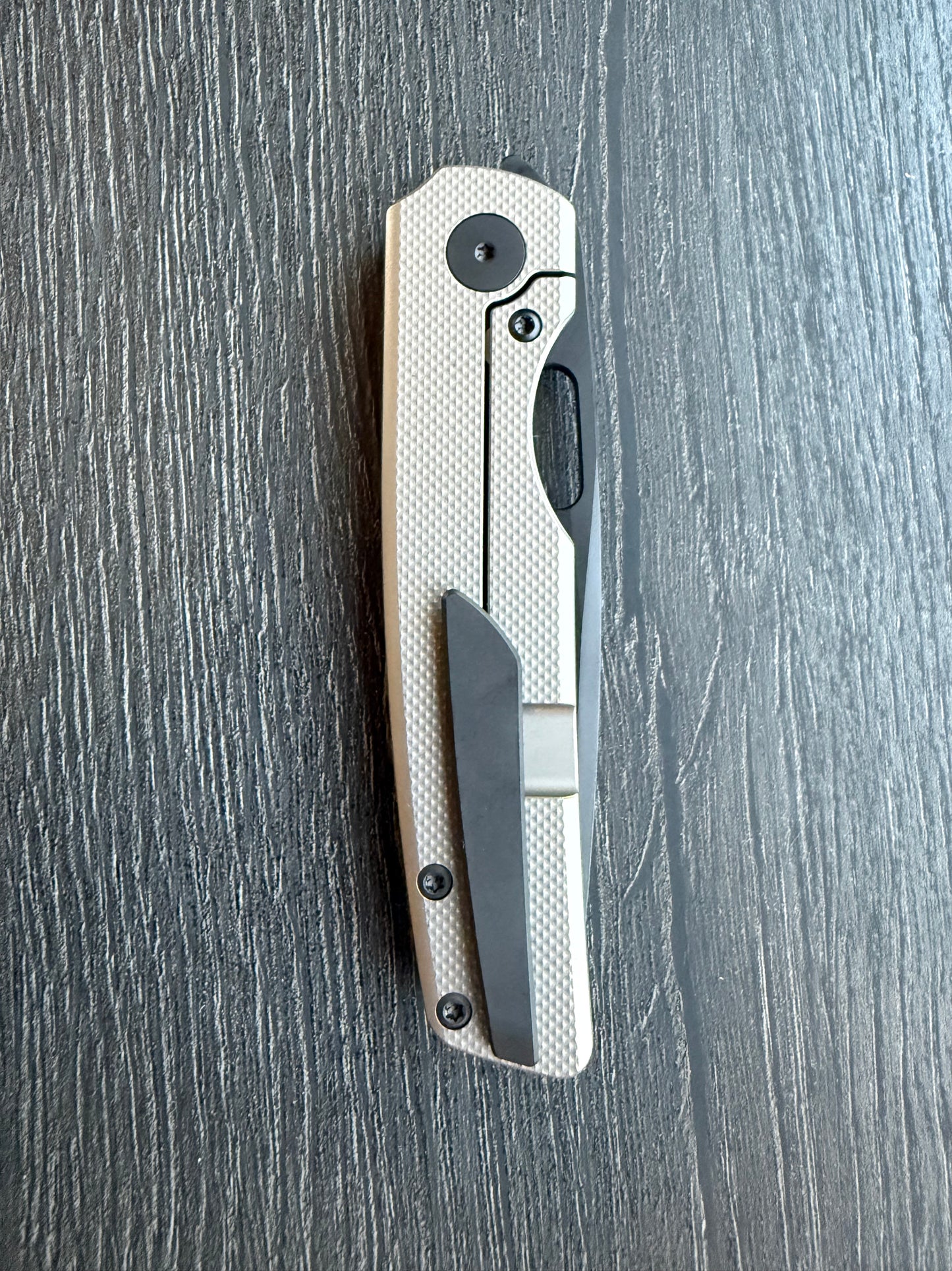 Sweeney V2 (Tuxedo Thumb Hole Deployment)