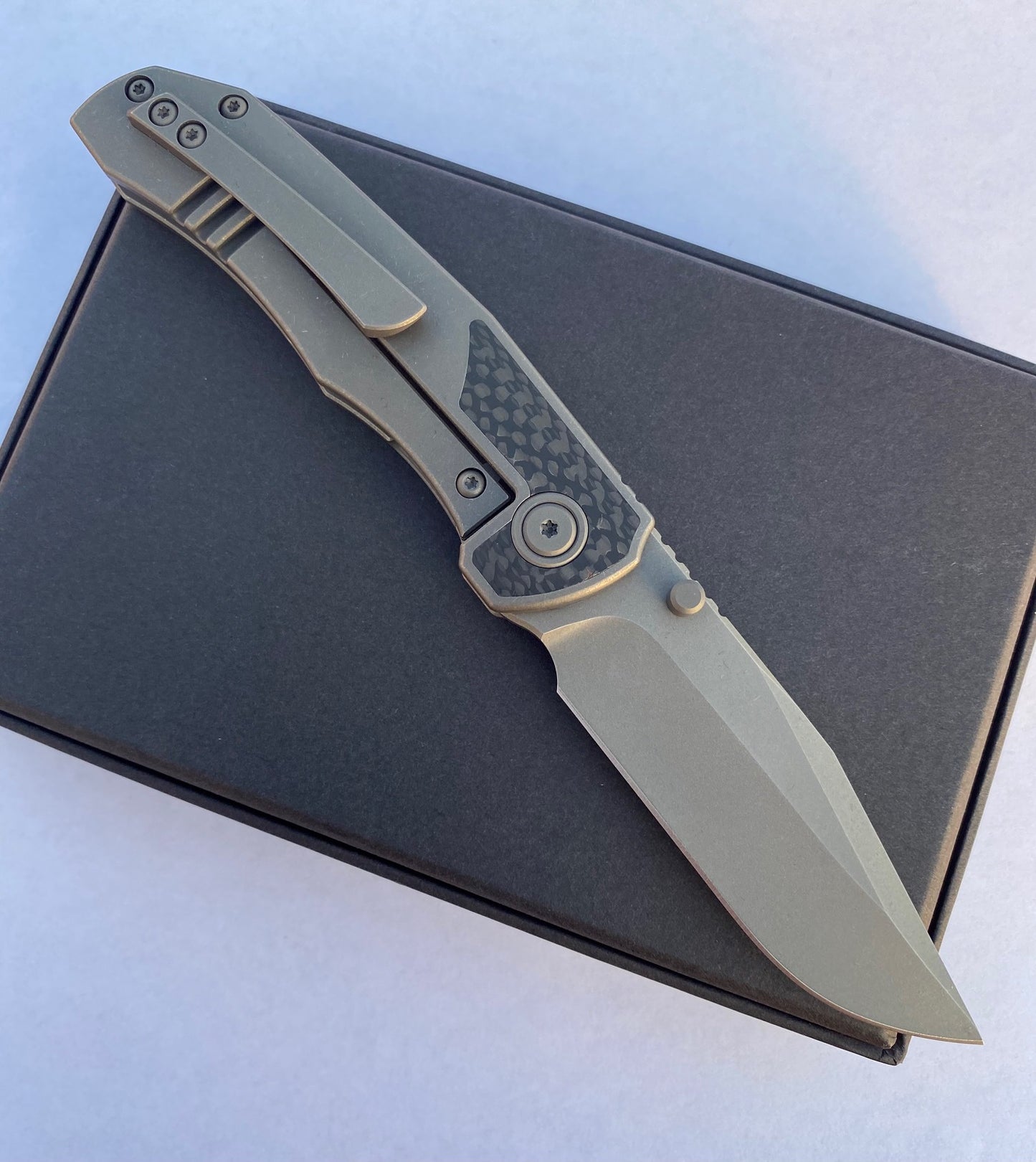 Iron Pup (Carbon Fiber/ Stonewash)