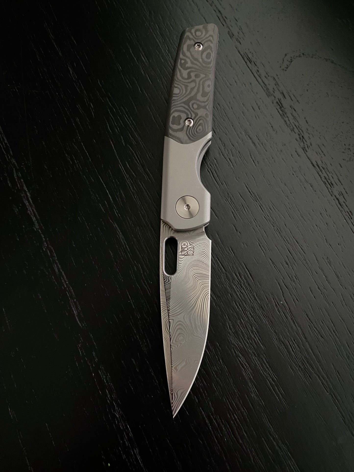 Damasteel Mini Sweeney (Dunes Fat Carbon)