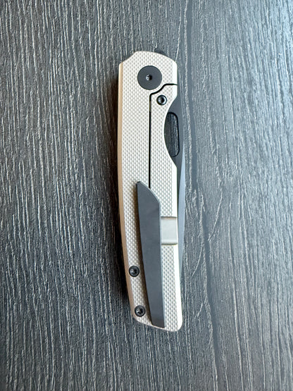 Sweeney V2 (Tuxedo Thumb Hole Deployment)