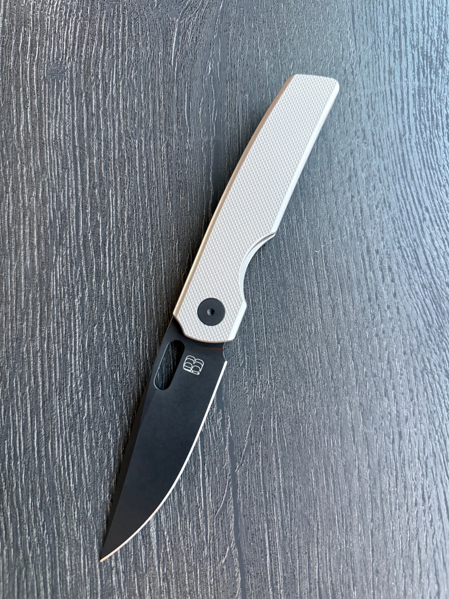 Sweeney V2 (Tuxedo Thumb Hole Deployment)