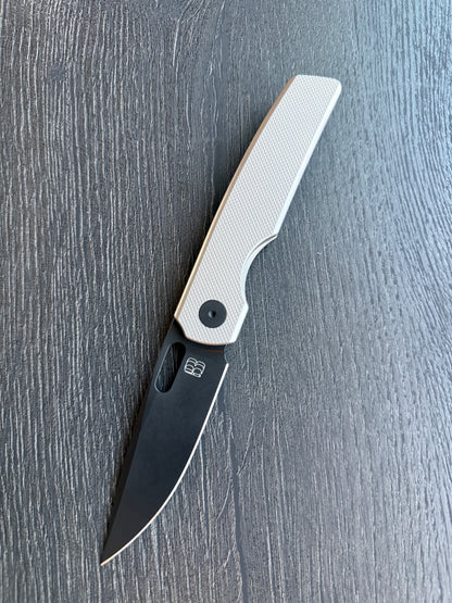 Sweeney V2 (Tuxedo Thumb Hole Deployment)