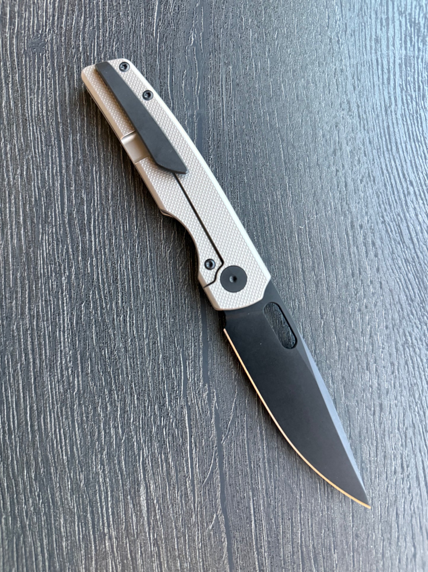Sweeney V2 (Tuxedo Thumb Hole Deployment)