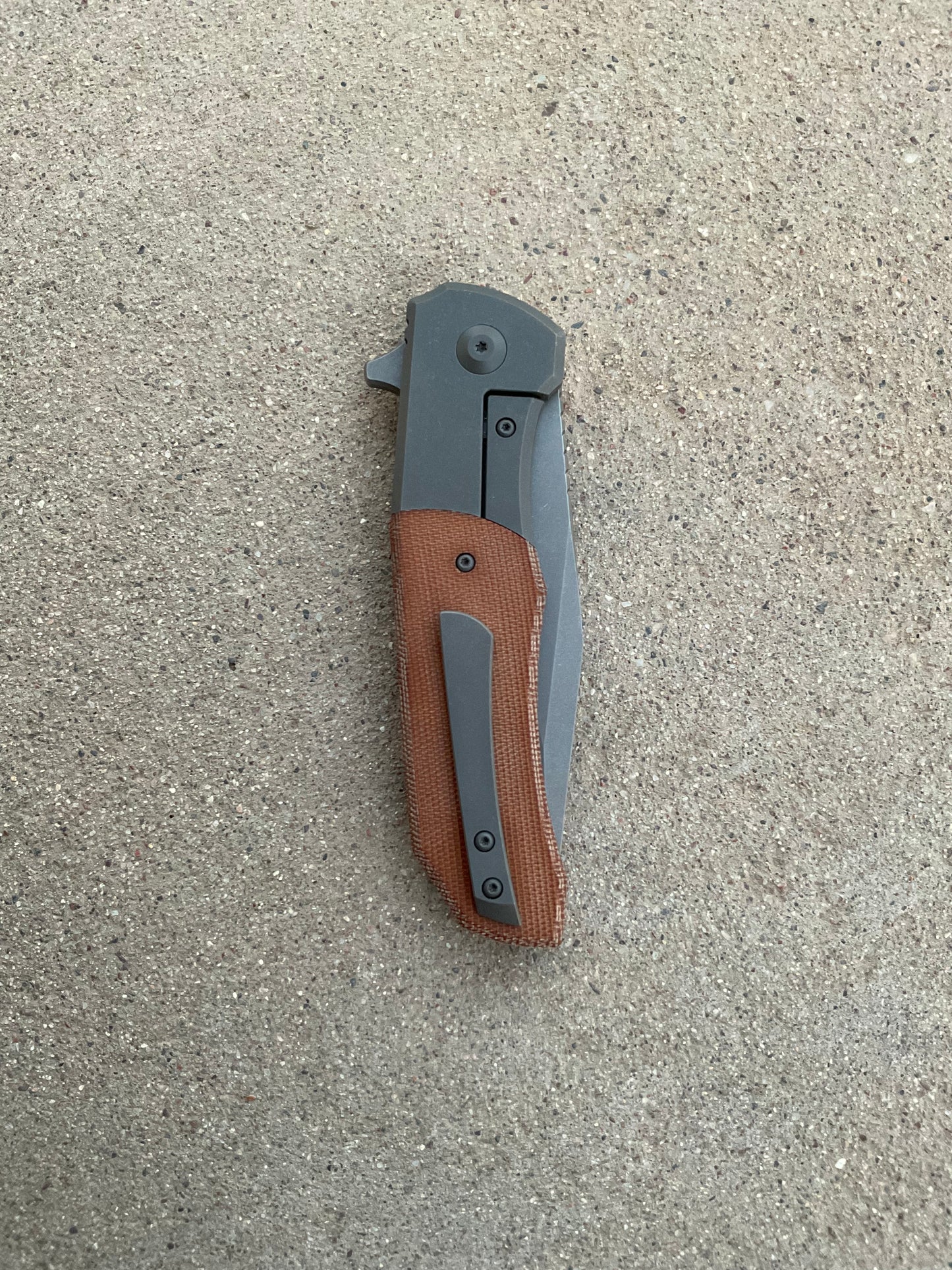 Iron Wolf (Brown micarta & Stonewash)