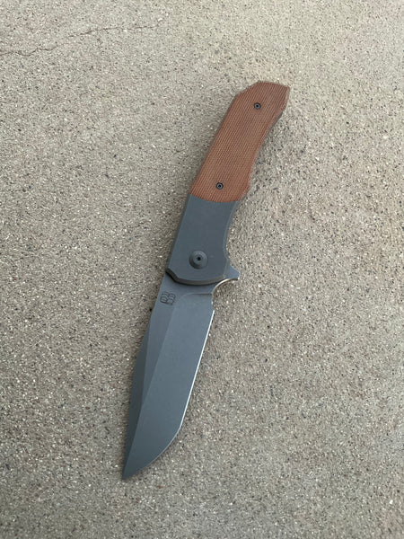 Iron Wolf (Brown micarta & Stonewash)